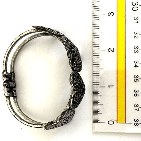 Silver tone heart bracelet - Picture 7 of 8